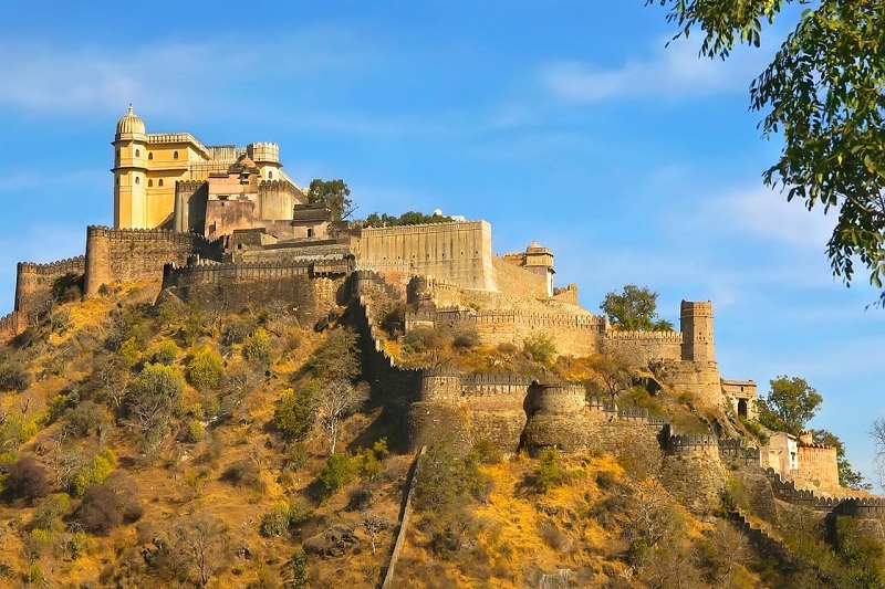 car hire for kumbhalgarh fort tour